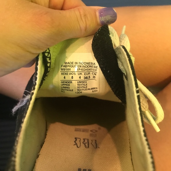 Black low top converse - Picture 2 of 2